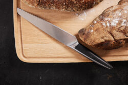 Brødkniv 18 cm fra Risvig Acutus