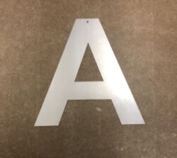 Statement letter, bogstav 30 cm. Rustfrit børstet stål.