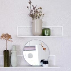 90 CM. GALLERIHYLDE, HVID METAL