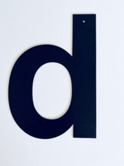 Statement letter, bogstav 30 cm. Sort.
